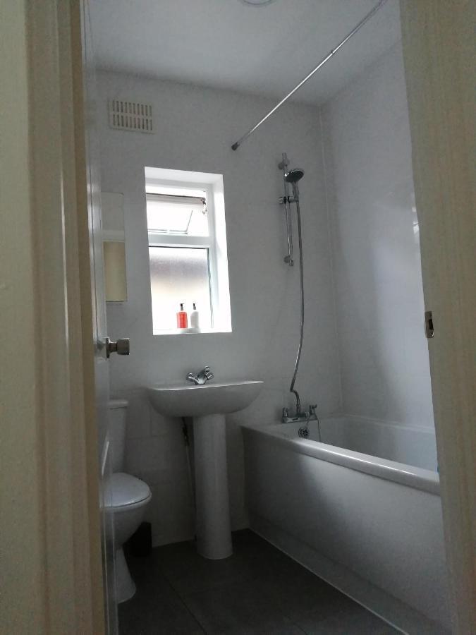 Lovely 3 Bedrooms Flat Near Romford Station With Free Parking Exteriér fotografie
