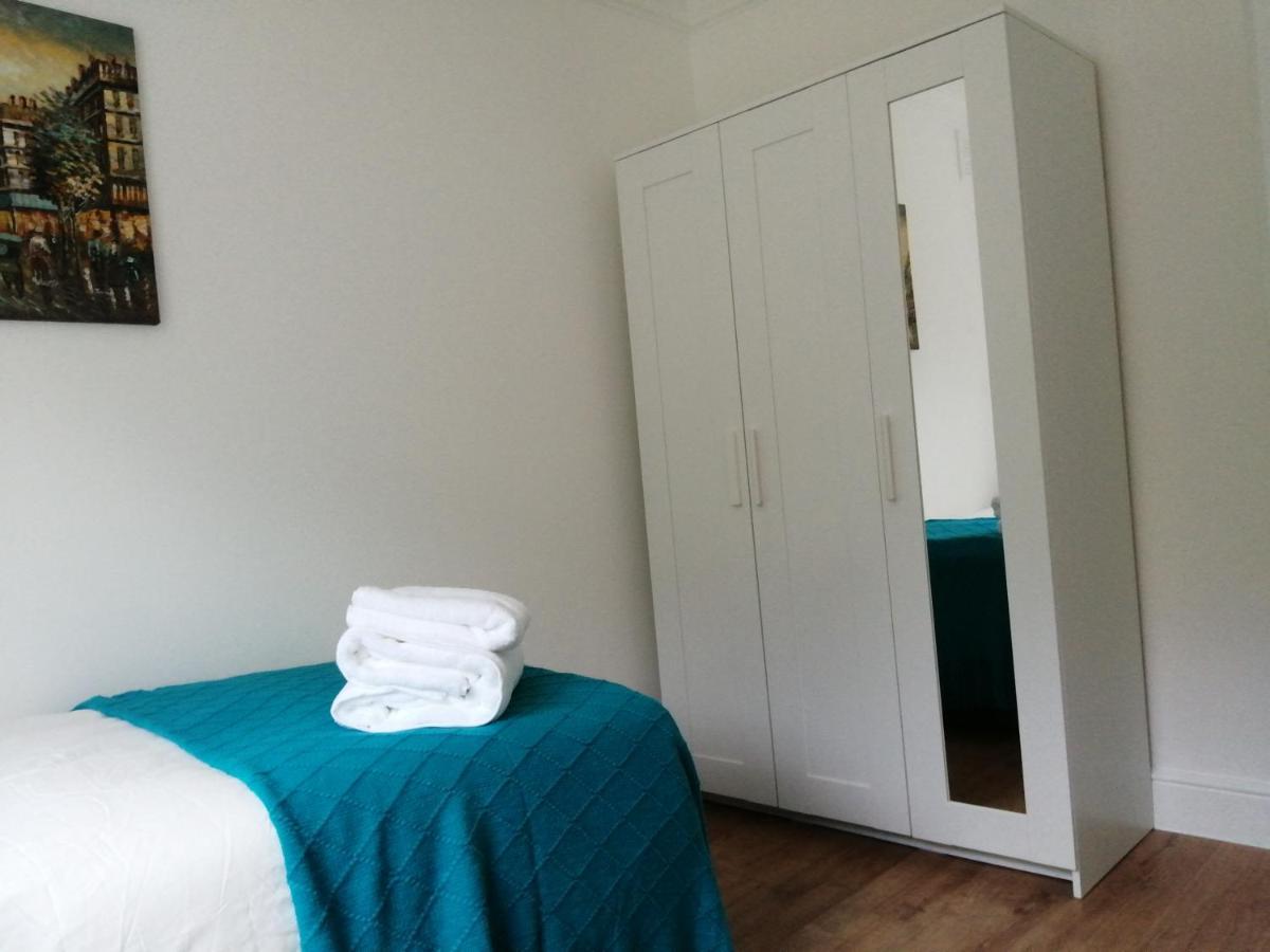 Lovely 3 Bedrooms Flat Near Romford Station With Free Parking Exteriér fotografie