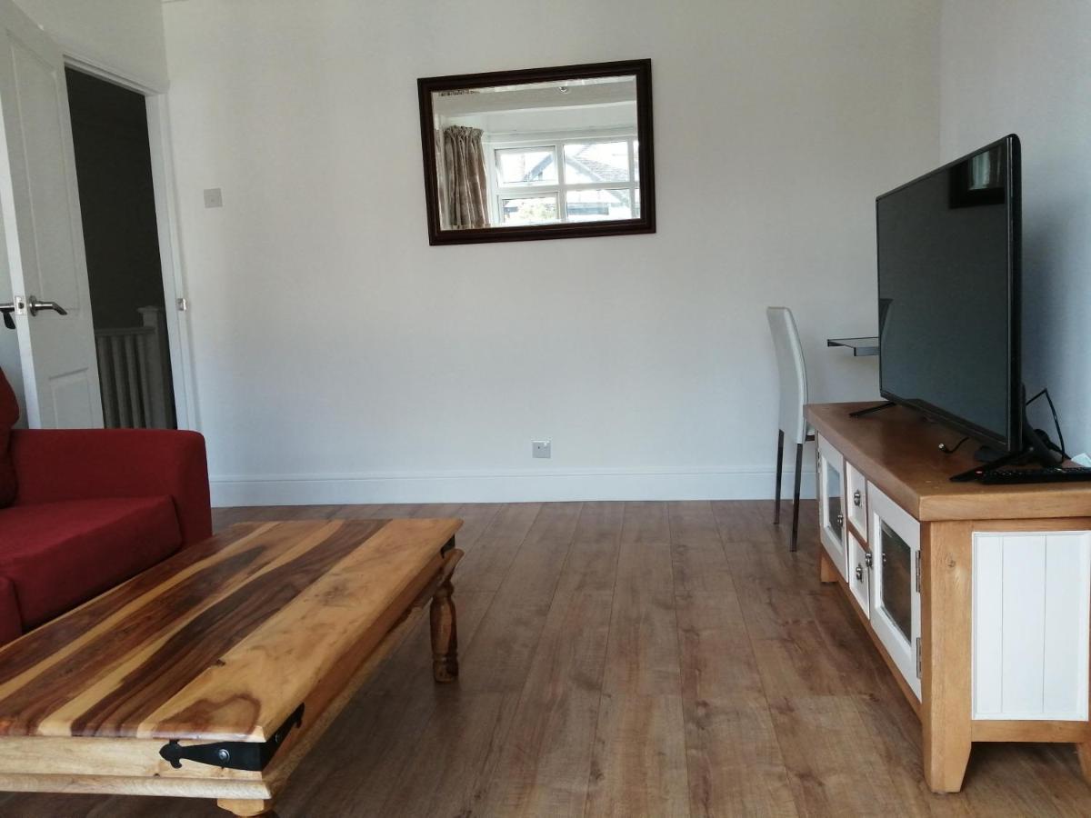 Lovely 3 Bedrooms Flat Near Romford Station With Free Parking Exteriér fotografie