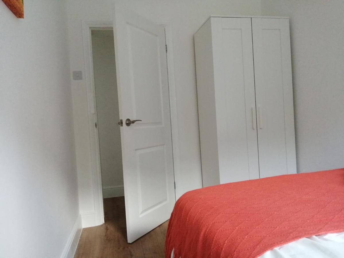 Lovely 3 Bedrooms Flat Near Romford Station With Free Parking Exteriér fotografie