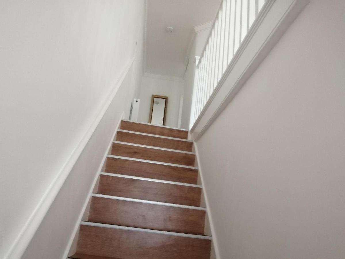Lovely 3 Bedrooms Flat Near Romford Station With Free Parking Exteriér fotografie
