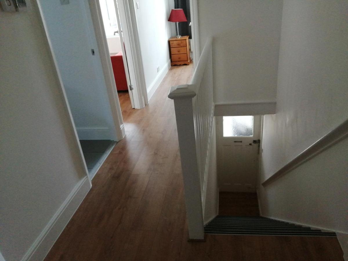 Lovely 3 Bedrooms Flat Near Romford Station With Free Parking Exteriér fotografie