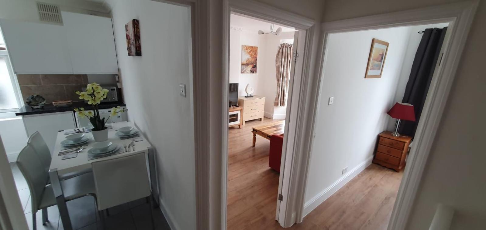 Lovely 3 Bedrooms Flat Near Romford Station With Free Parking Exteriér fotografie