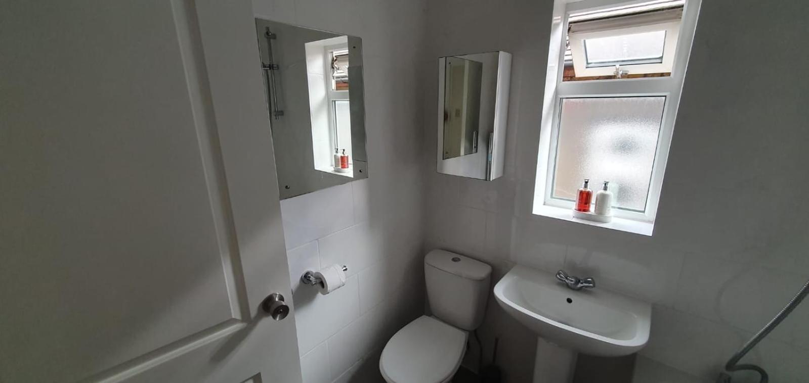 Lovely 3 Bedrooms Flat Near Romford Station With Free Parking Exteriér fotografie