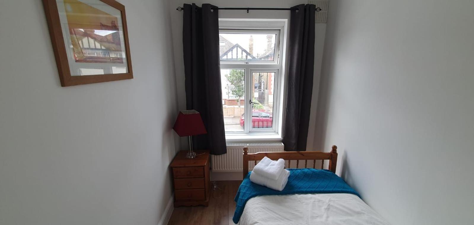 Lovely 3 Bedrooms Flat Near Romford Station With Free Parking Exteriér fotografie