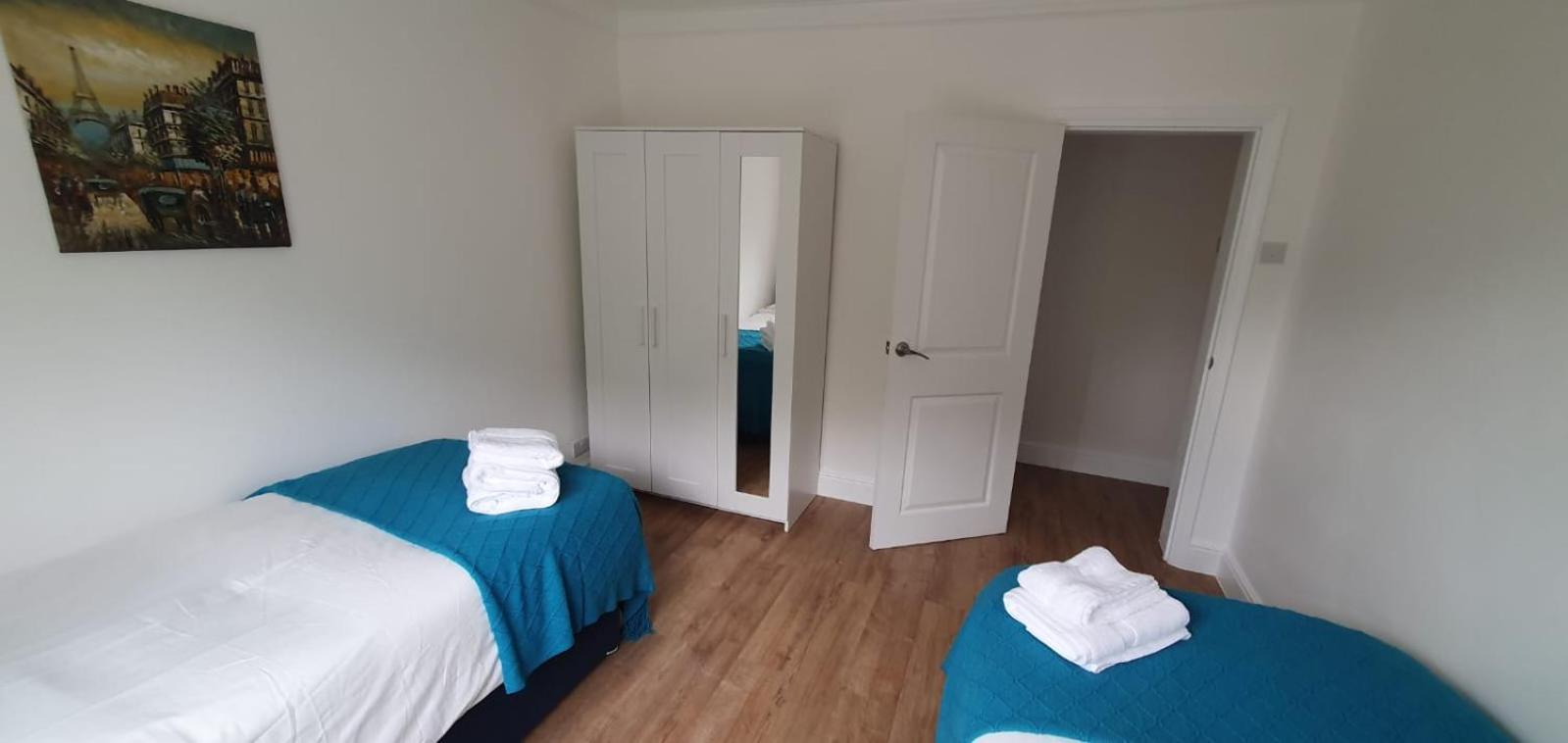 Lovely 3 Bedrooms Flat Near Romford Station With Free Parking Exteriér fotografie
